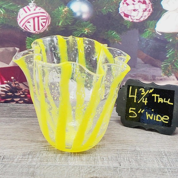 Handkerchief Vase ART GLASS Yellow Striped Ruffled 4.75" Bubbles Gorgeous Design - Picture 2 of 12